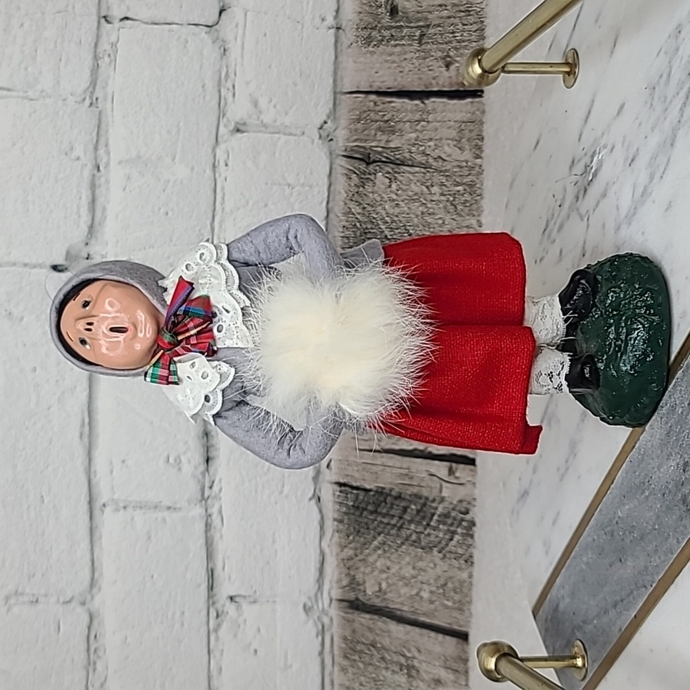 Byers' Choice Carolers Collectible Vintage '82 Traditional Child/Kid Caroler
